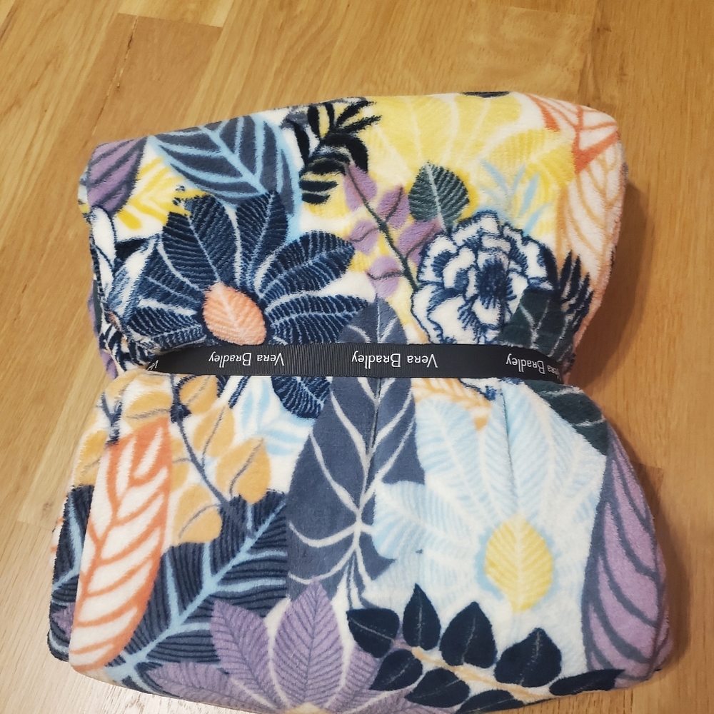 Vera Bradley Palm Floral Blanket-NWT - Picture 4 of 6